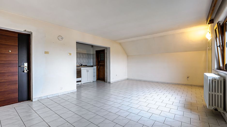 Imobil spațiu comercial și 11 apartamente - Poză 9