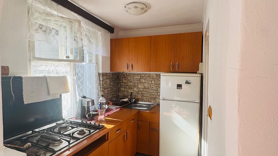 Casa singur in curte zona Velenta - Poză 8