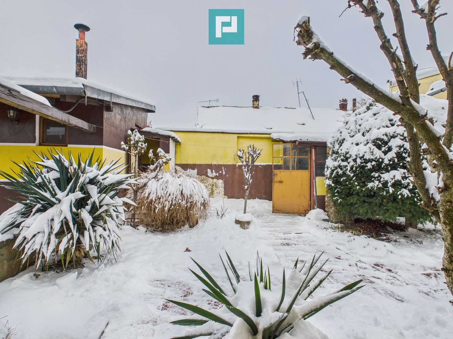 Casă cu 4 camere în zona Parneava - Poză 26