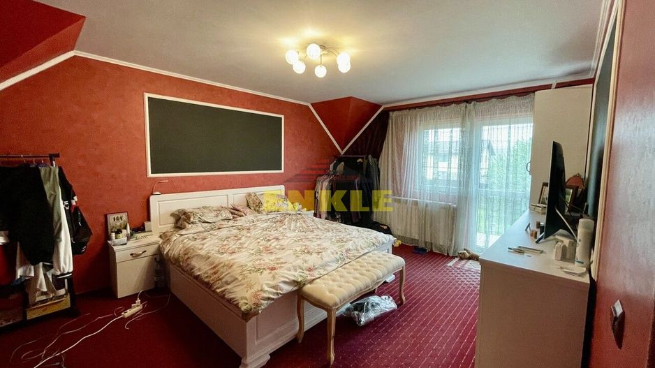 De vânzare casă cu suprafața de 250 mp plus 900 mp teren - Poză 8