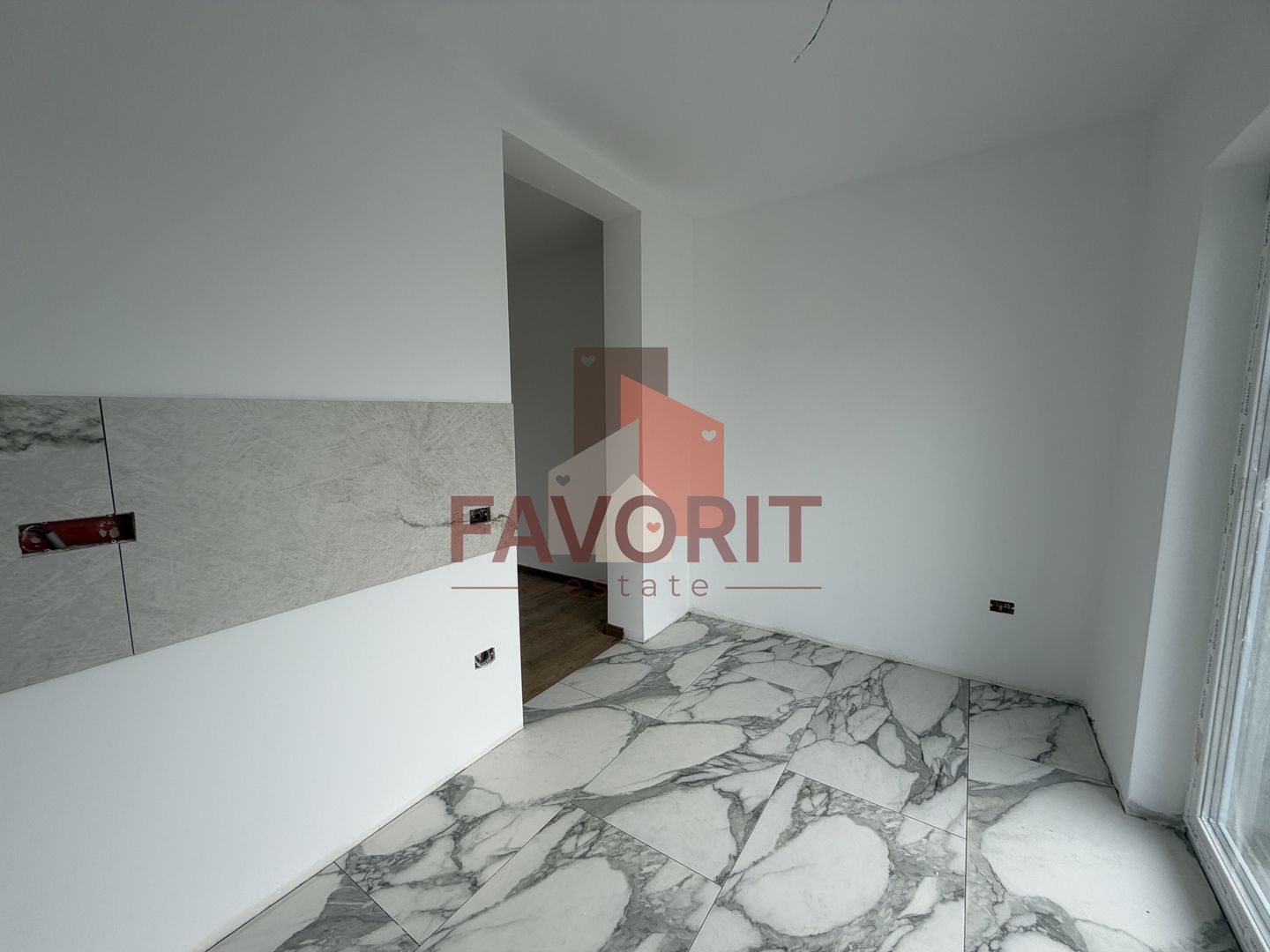 Finisat la cheie. Bucatarie inchisa. Acces asfaltat - Poză 11