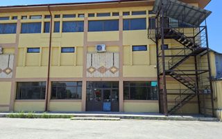 Inchiriere Spatiu comercial 600 mp Bascov-Centru cu parcare - Poză 1