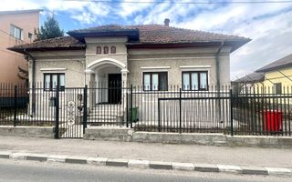 Casa Centru/ 4 camere / teren 920mp - Poză 2