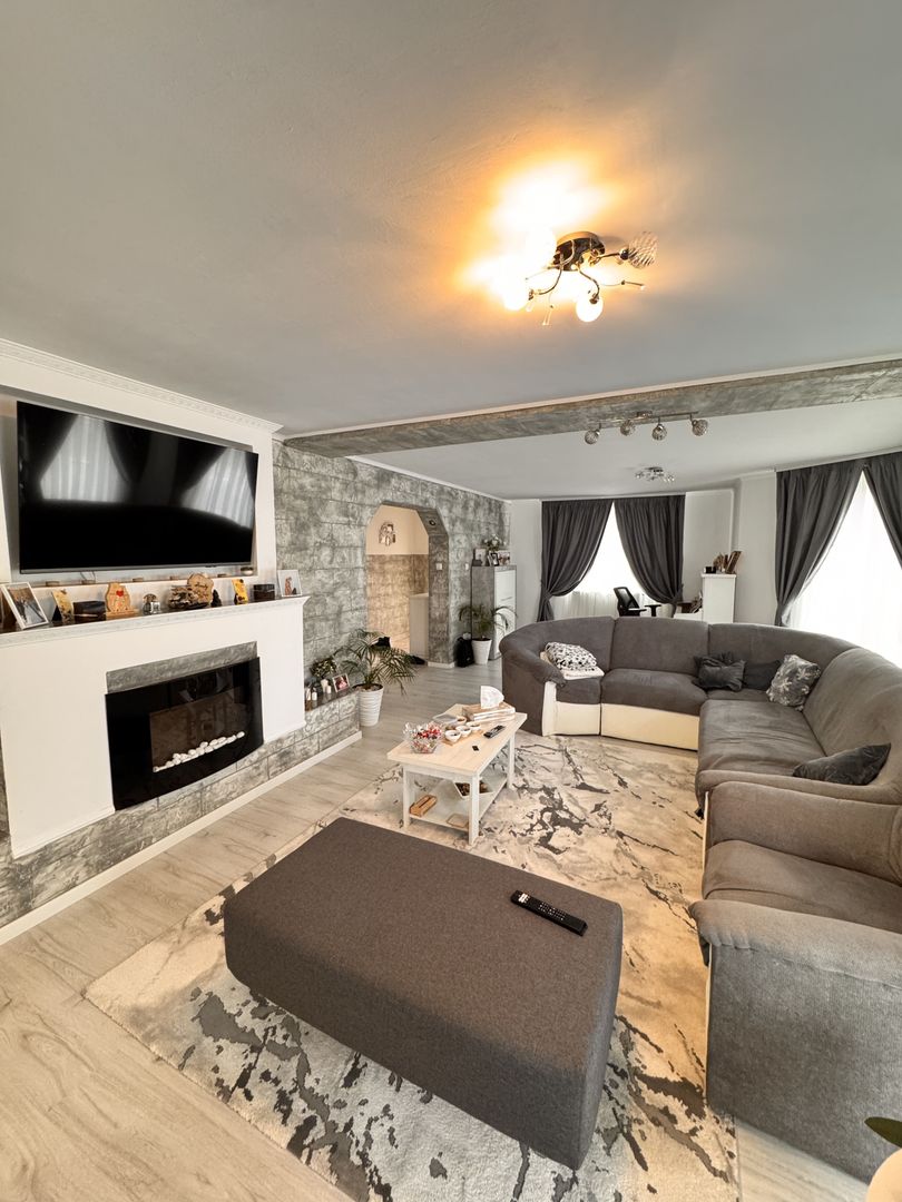 Vilă spațioasă cu 6 camere – Cartierul Viena, Oradea - Poză 4