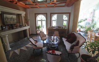 Casă / Vilă cu 8 camere de vânzare în zona Semicentral - Poză 56