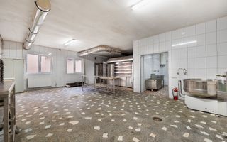 Spațiu de producție cu dotări complete: brutărie, patiserie și magazin - Poză 7