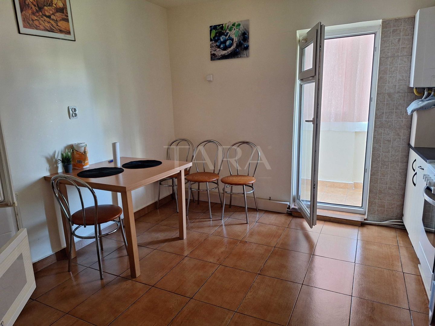 Zorilor, apartament luminos, 2 camere și balcon închis, parcare. - Poză 1