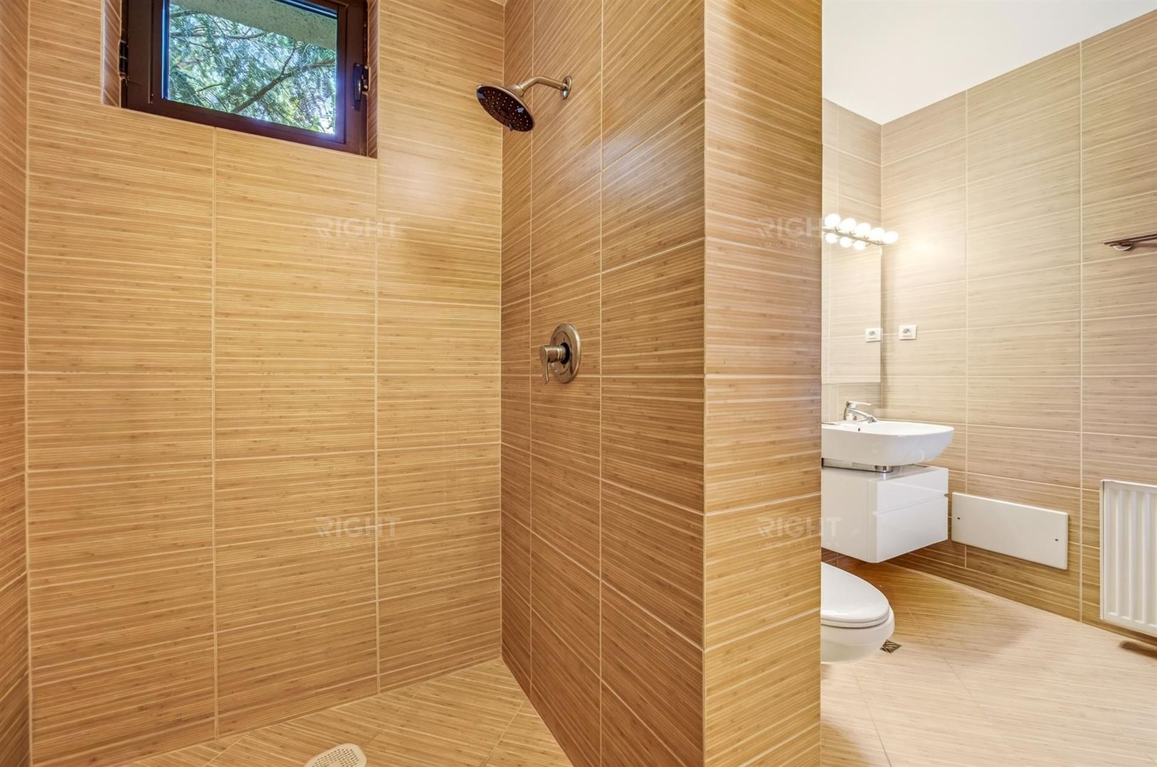 Casa pe 3 niveluri | Terasa cu priveliste | 3 parcari | Pozitie centrala - Poză 28