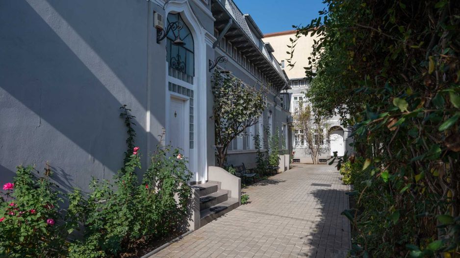 Vând imobil 418 mp locuibil, în zona Casa Poporului locuit sau birouri - Poză 2