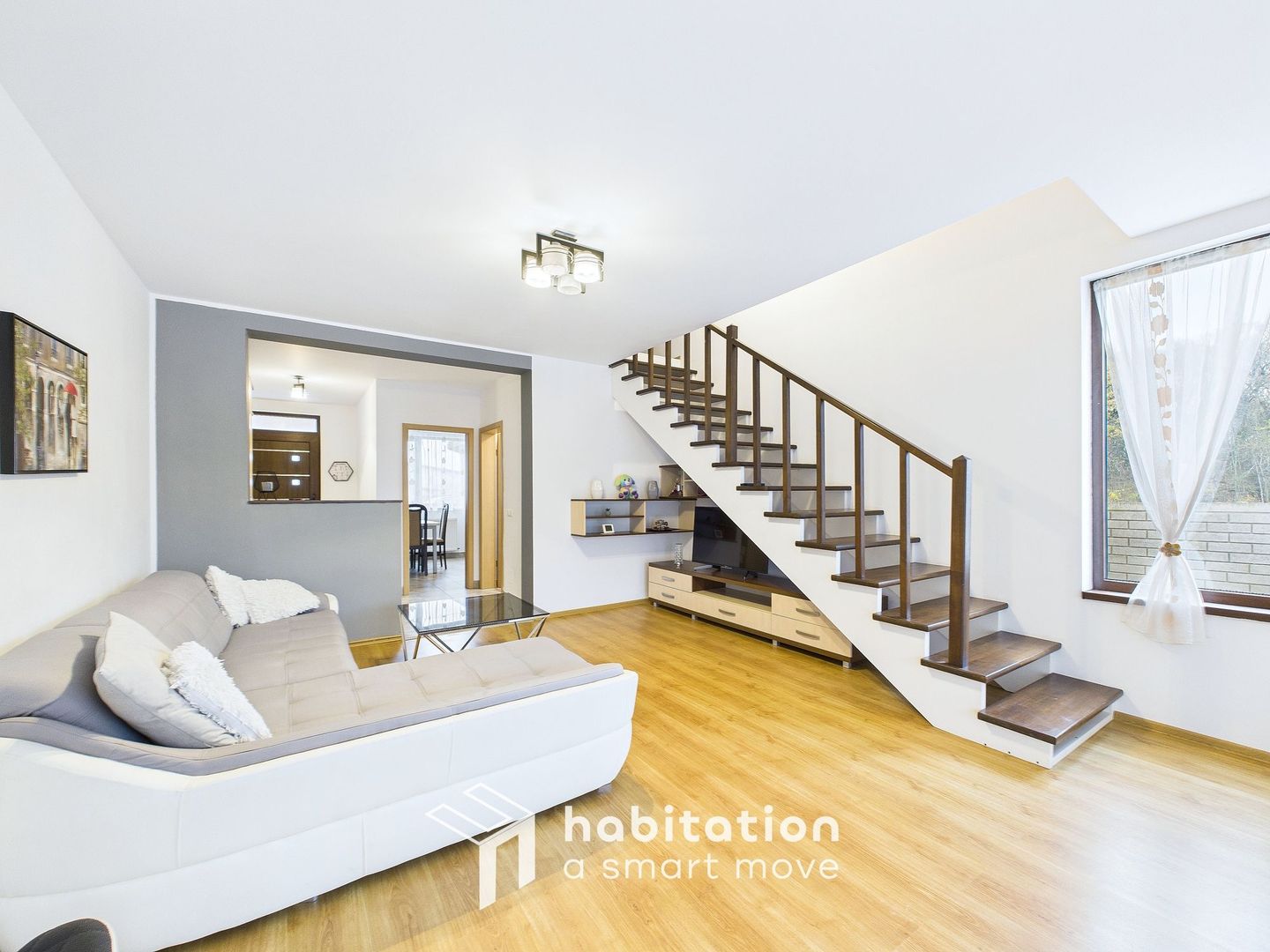 Tur virtual – Cămin modern lângă  pădure, ideal pentru o familie - Poză 2