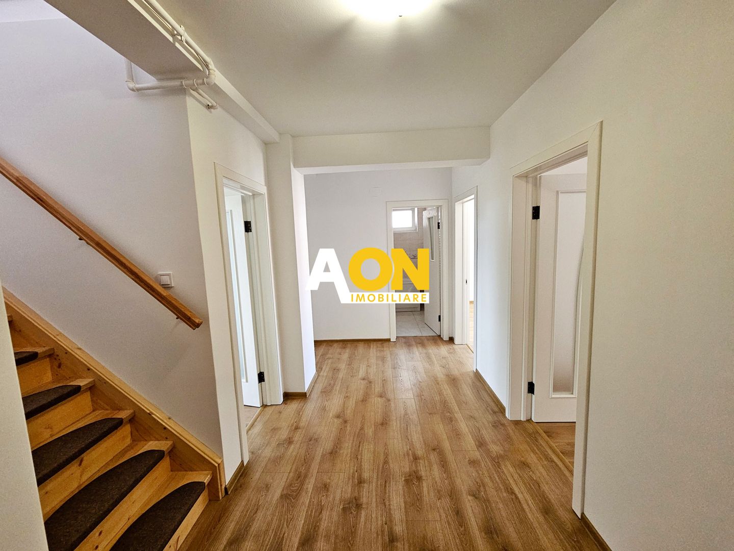 Penthouse 4 camere, 100 mp utili + terasa 83 mp + boxa 21 mp, Centru - Poză 1