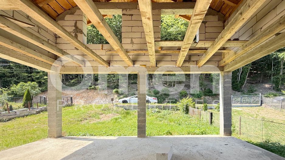 Casa la rosu de 304 mp utili, in Baita,Maramure-colț de rai într-o zonă retrasă - Poză 3