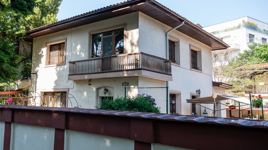 Refugiu elegant în inima Bucureștiului – Proprietate cu suflet - Poză 1