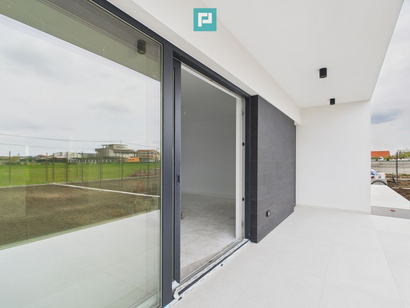 Duplex pe parter – un loc cu vibe de acasă - Poză 1