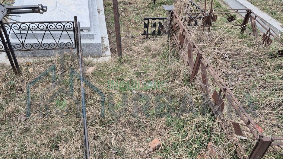 Loc de veci disponibil în Cimitirul Sfânta Treime, cartierul Pacurari, Iași - Poză 2