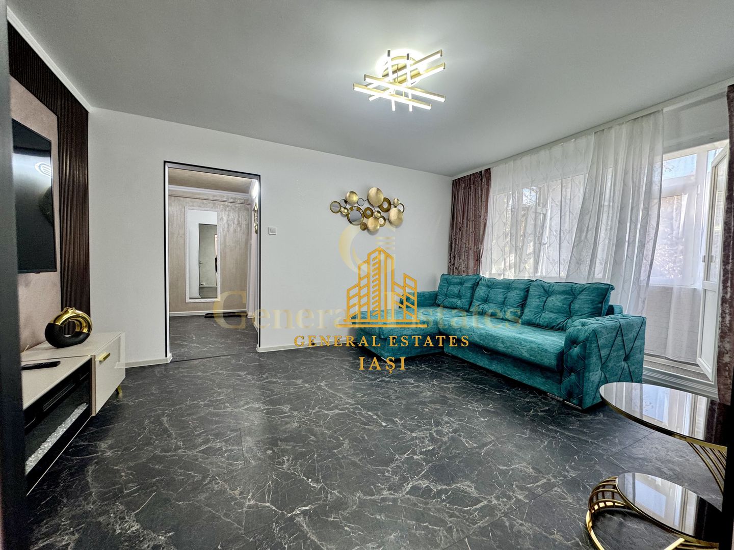 Vânzare apartament cu 2 camere 52 m.p. în Pod Roș - Poză 1