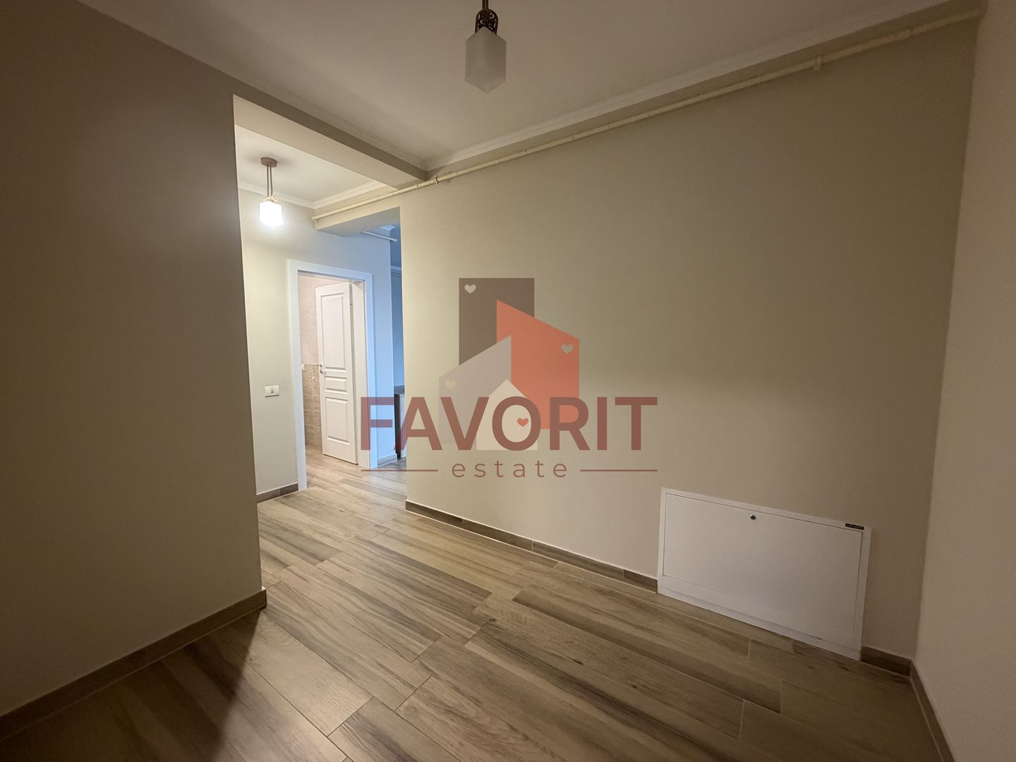 Bucatarie inchisa. Curte proprie. Cu 2 bai - Poză 7