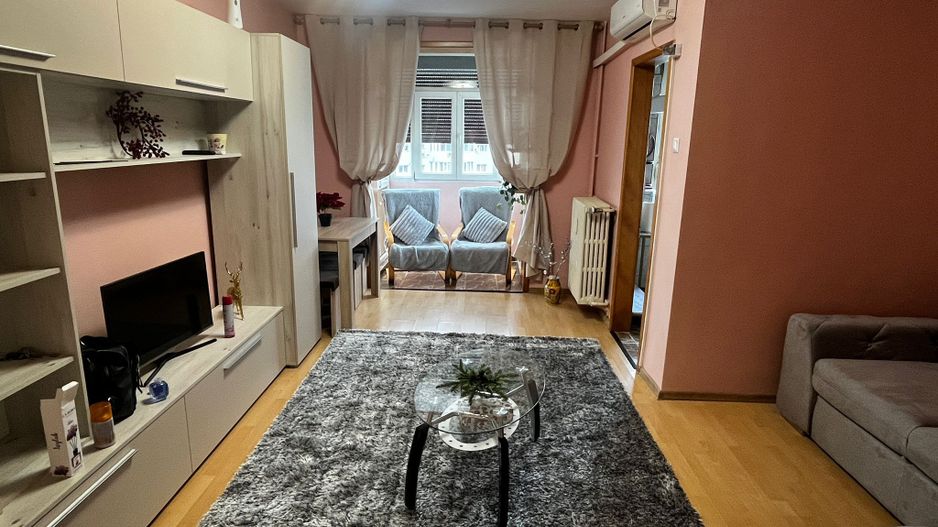 Garsonieră Titan, 3 min metrou,lângă Mega Image - Poză 1