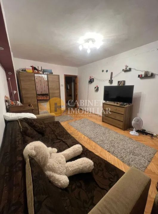 Pacurari-OMV Etaj Intermediar Apartament 2 camere decomandat 61mp - Poză 1