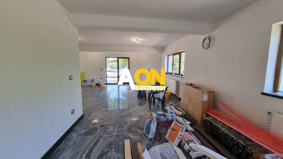 Casă modernă cu 3 dormitoare, terasă și teren generos - Poză 3