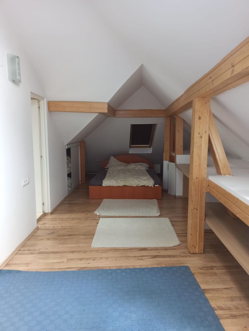 CASA CU 6 CAMERE ZONA CENTRAL - Poză 10