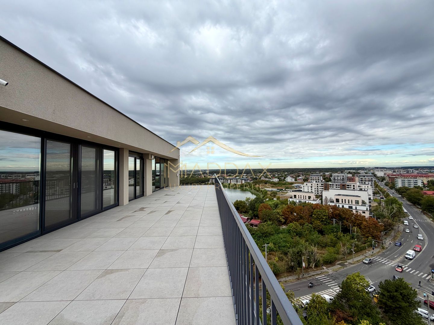 Penthouse cu 4 camere // terasă 70 mp / 200 mp / 3 parking / Straulesti - Poză 13