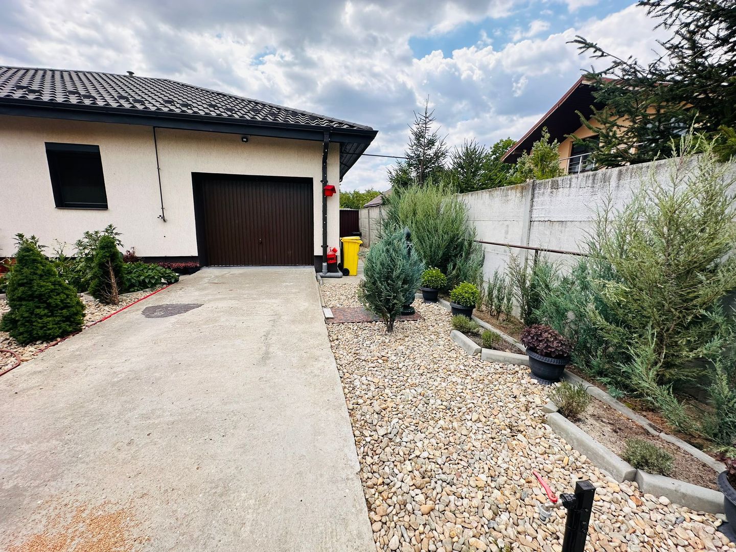 Parter cu structură pentru etaj, curte amenajată și organizare impeca - Poză 26