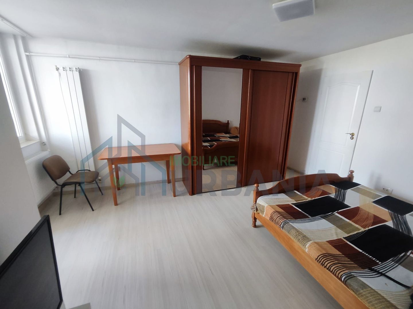Garsonieră de închiriat, Tătărași - Flora, în stație, centrală proprie, mobilată și utilată complet - Poză 2