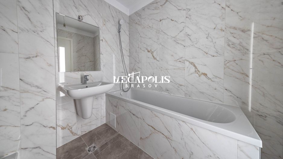 Vanzare apartamente cu 2 Camere  BRASOV  ZONA TRACTORUL - Poză 5