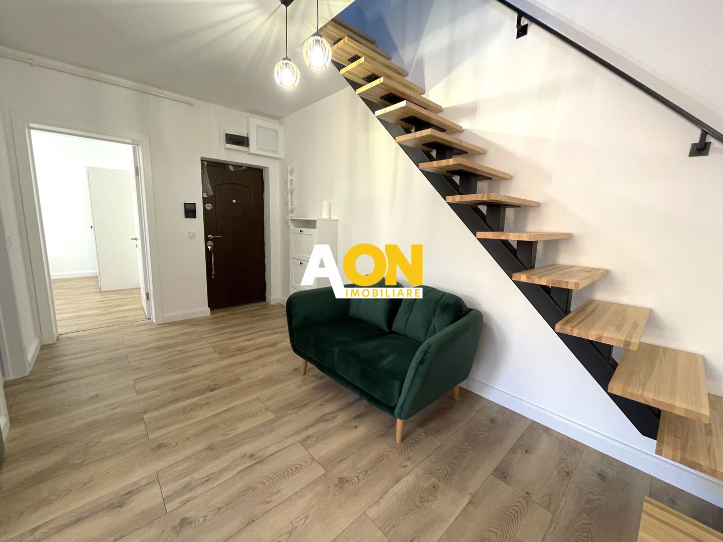 Apartament cu 3 camere, balcon si scara interioara - Poză 8