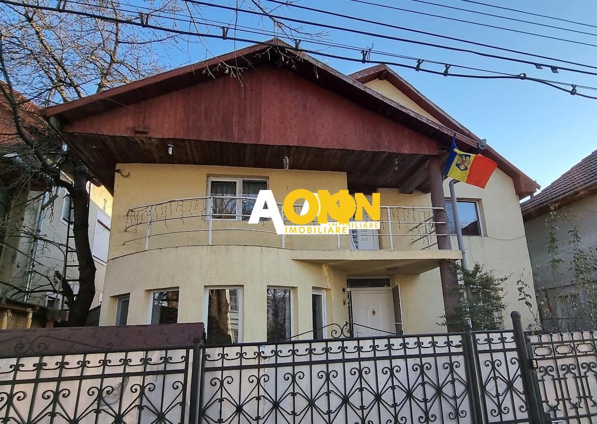 Casa - Vila Zona Cetate, 250mp Teren - Poză 1