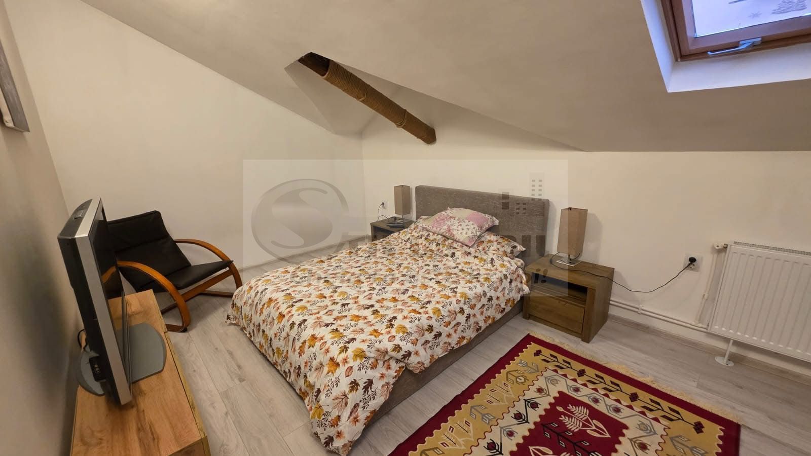 Casa cu 2 camere si living - zona Centrala, Piata Independentei - 700€ - Poză 1