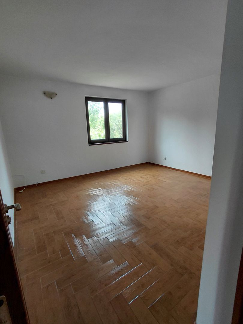 Casa P+1 zona Traian cu vedere la Brates - Poză 6