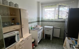 vand apartament 2 camere zona Kiseleff, etaj 3, gaz pe scara - Poză 2