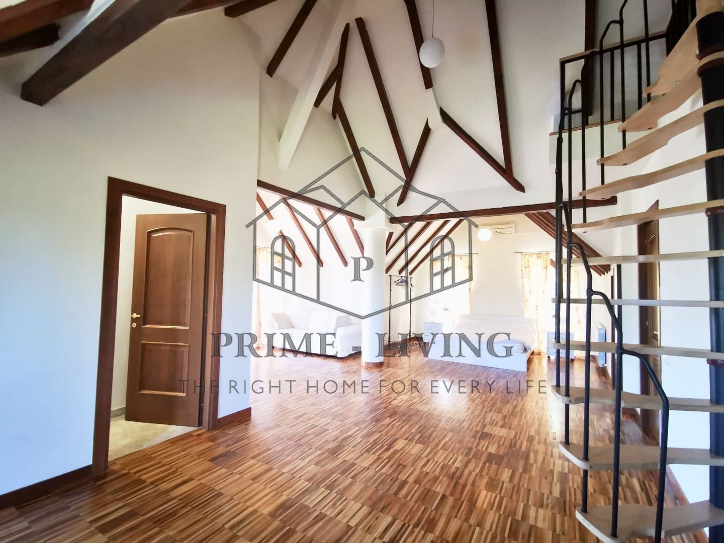 DE INCHIRIAT VILA CU 8 CAMERE, PISCINA SI GRADINA DE 1000MP IN PIPERA - Poză 17