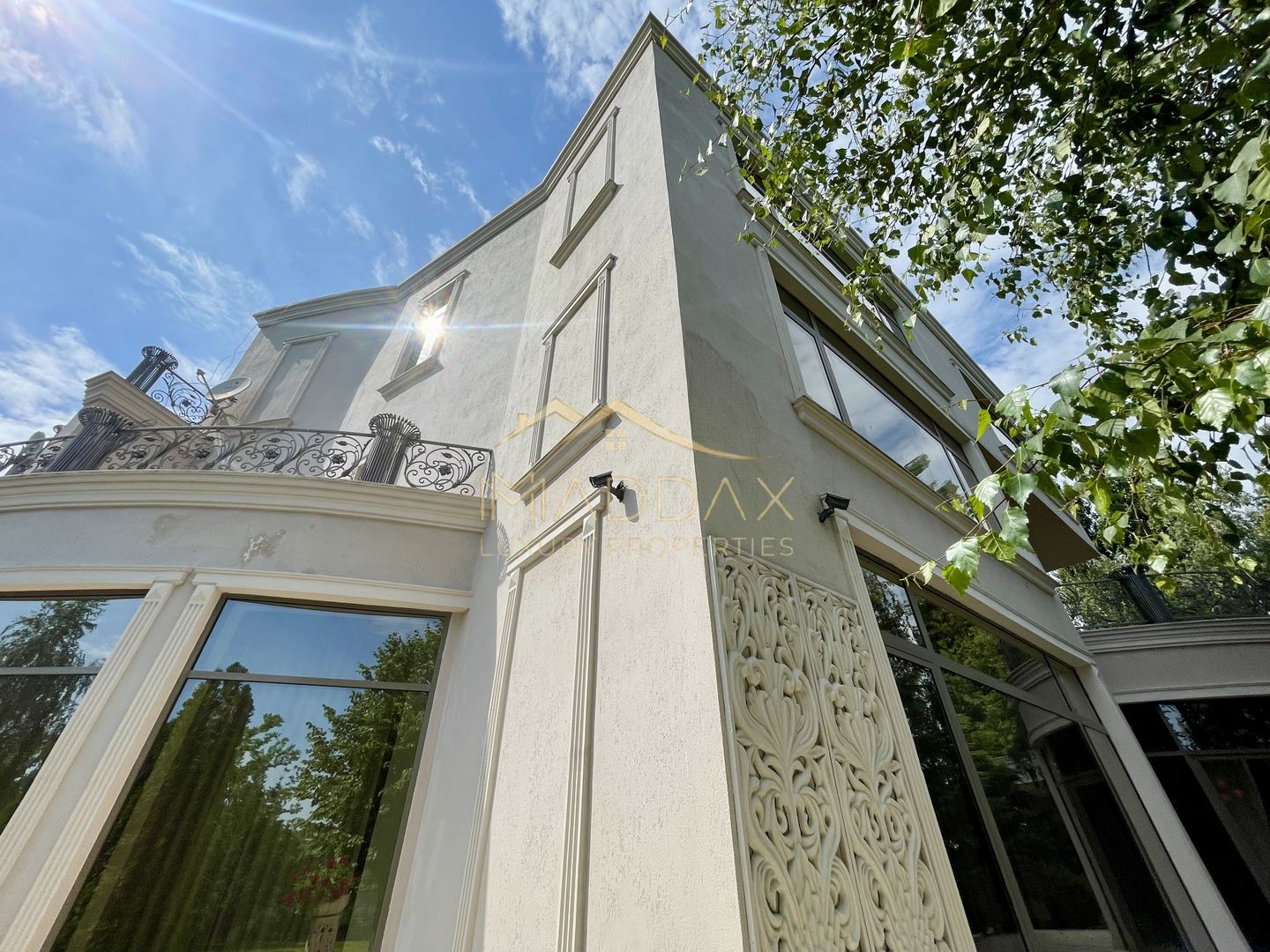 Impressive Villa *1500 SQM usable* 2613 SQM land / Open to the lake - Poză 6