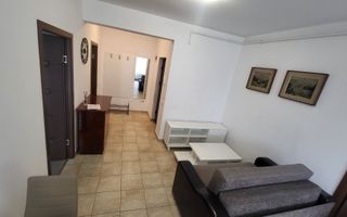 Apartament cu 2 camere decomandate, parcare și balcon. - Poză 1