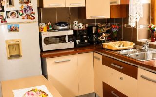 Vilă Ultracentrală Pașcani – Poziție pe Colț, Pereți 60 cm, Mobilată și Utilată - Poză 7