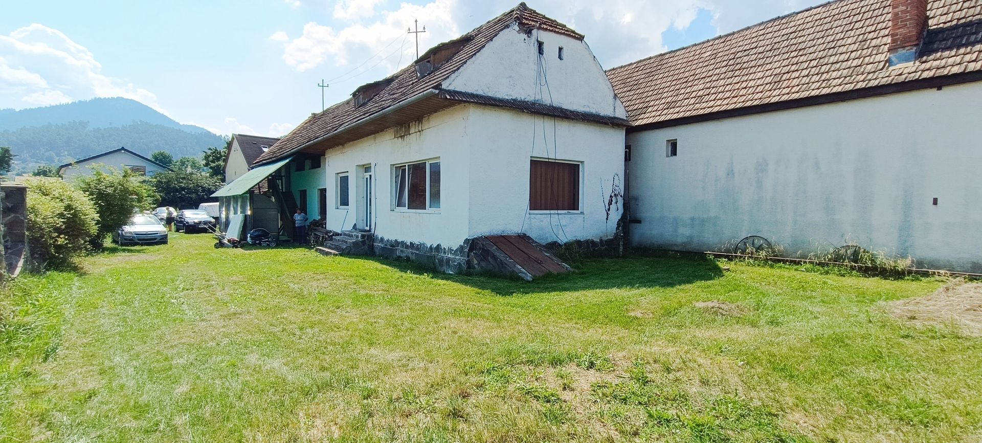 Casa si teren de 916mp in Sacele,cu front la B-dul Brasovului - Poză 1