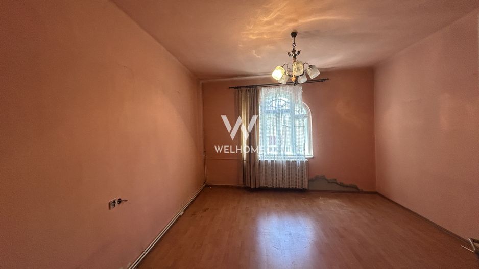Casa in Piata Cluj, P+Demisol, curte comuna - Poză 7