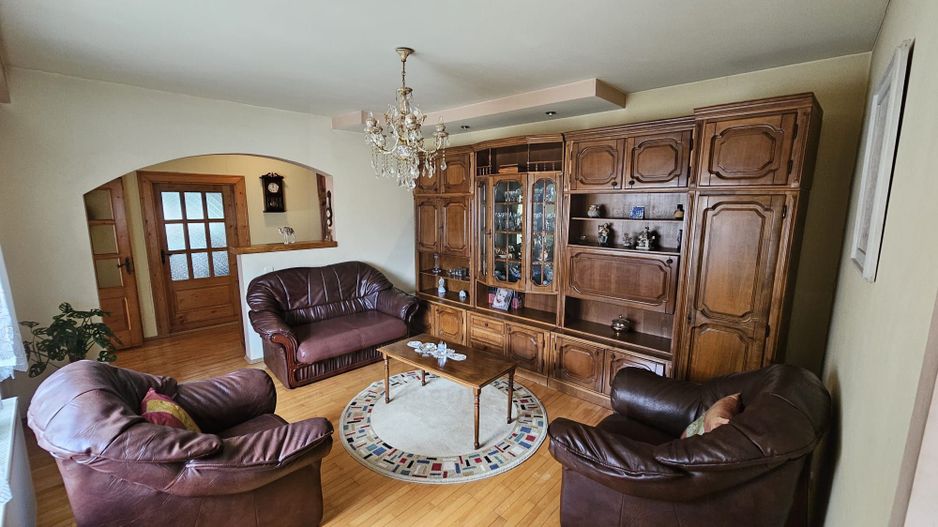 Casa 5 camere 3 bai garaj inchis si teren 700 mp utili in Lazaret - Poză 2