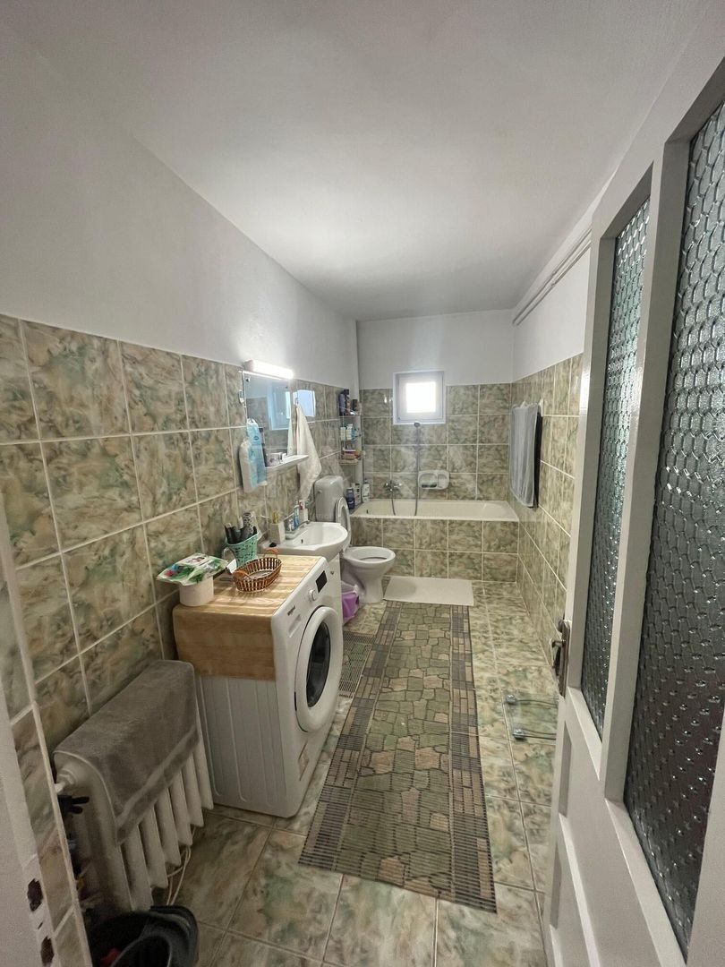 Vanzare casă cu 6 camere,  zona Someseni, central. Ideal familie. - Poză 5