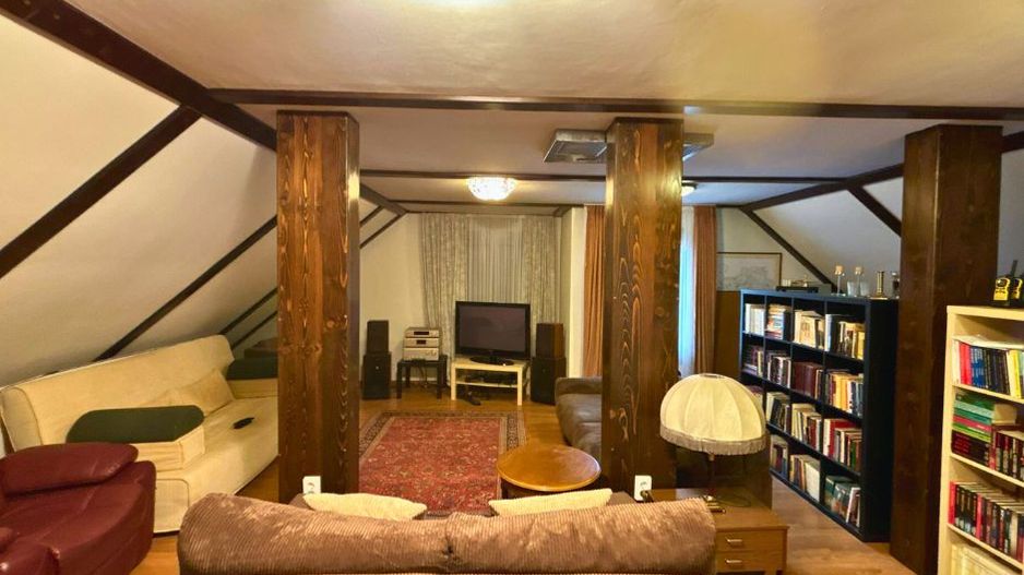 Vilă cu 10 camere P+2E+M 400 M² utili 2800 M² Teren Comandau - Poză 12