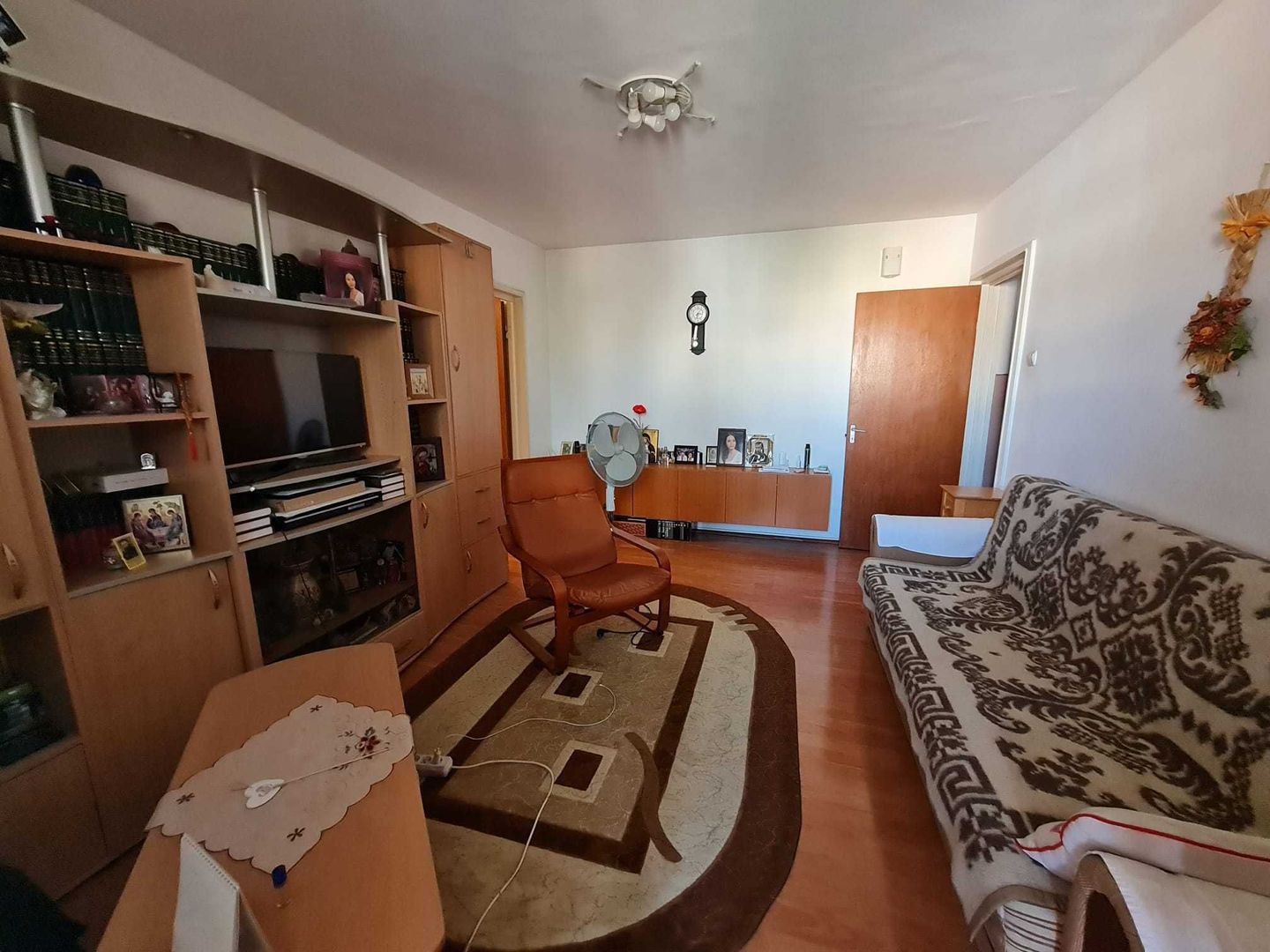 Apartament 3 camere decomandat - Poză 1