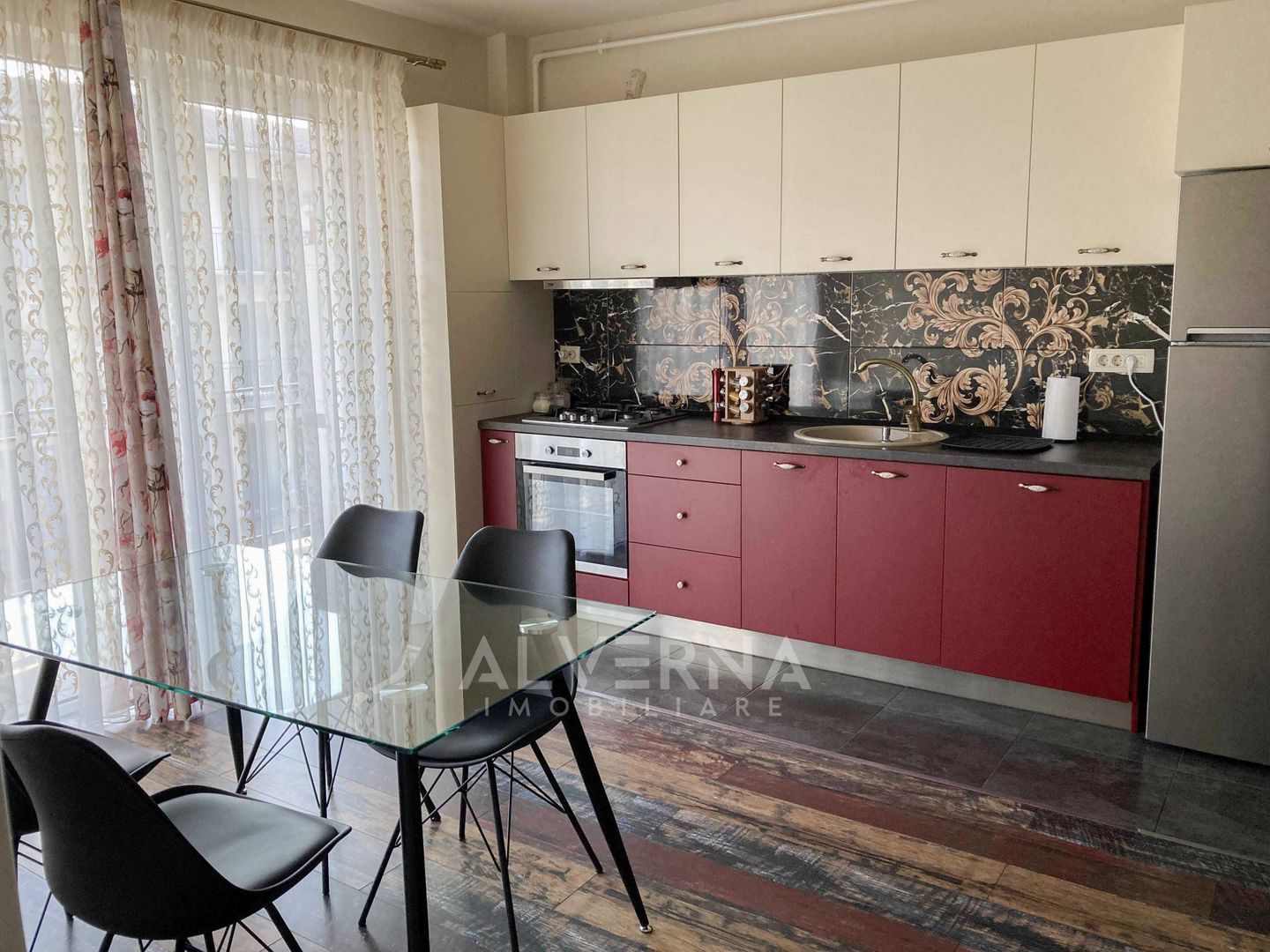 Apartament 2 camere, la cheie, 47 mp, balcon 13 mp, garaj, zona VIVO - Poză 2