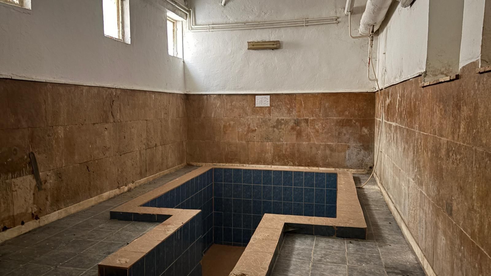 Imobil comercial si piscina functioala Piata Victoriei - Poză 9