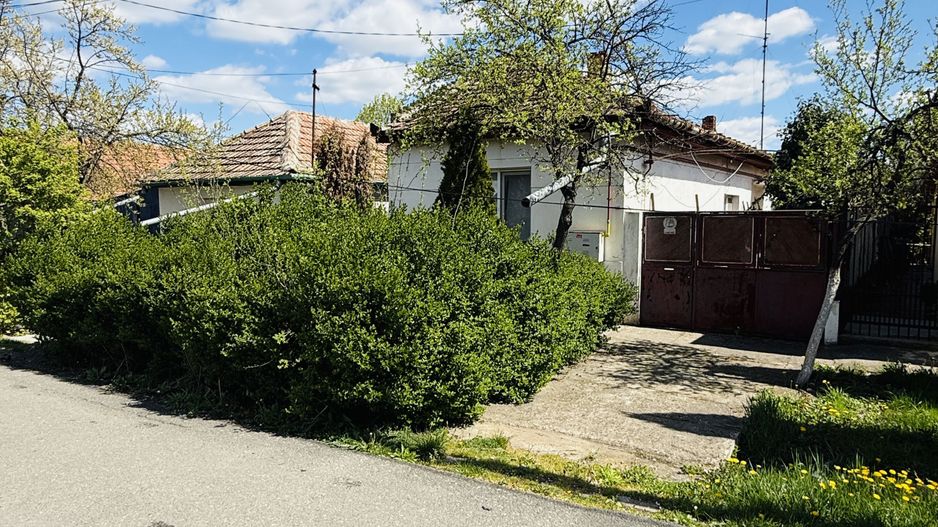 Ciarda Roșie | 2 case în curte | Teren 700 mp | Garaj | Toate utilitățile - Poză 1