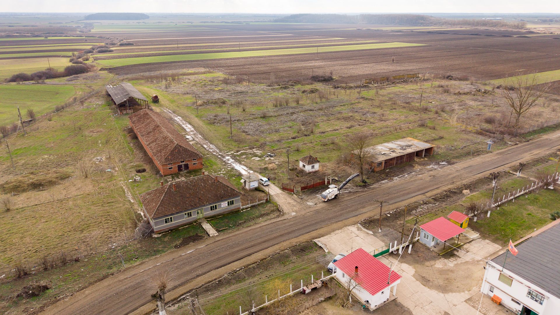 Fermă cu teren intravilan de 35000 mp în Mișca - Poză 26