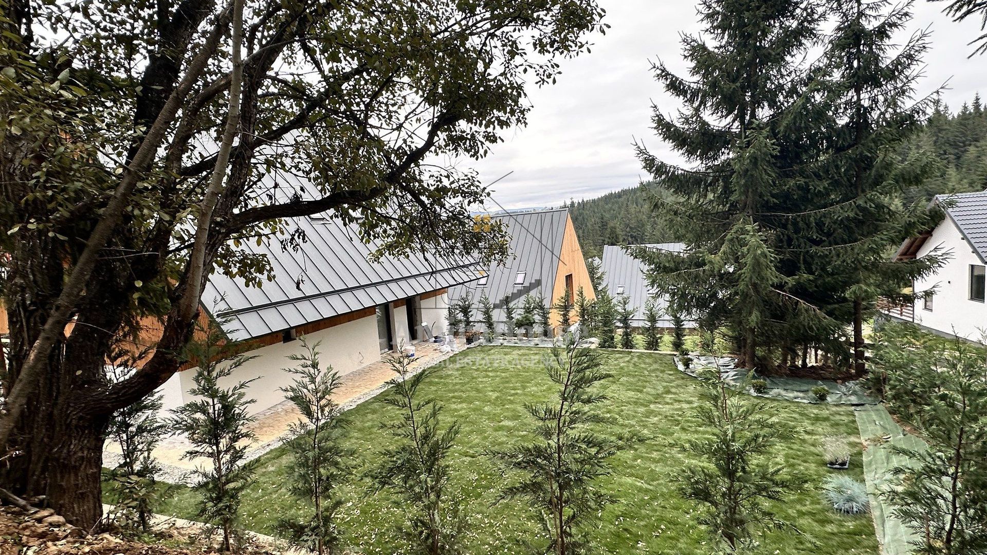 6 Case de vacanta localitatea Marisel jud Cluj la drumul Judetean DJ107P - Poză 8