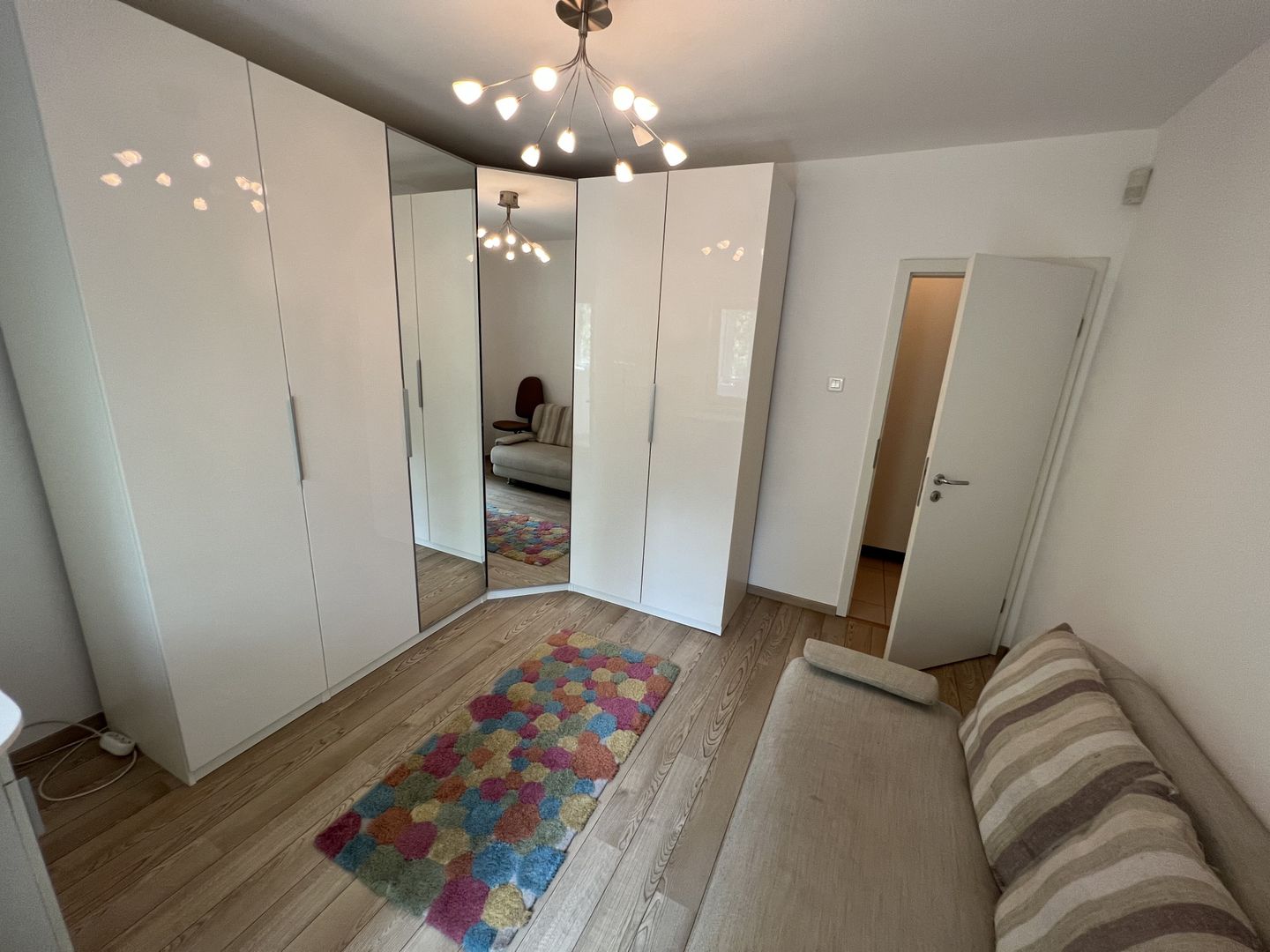 Apartament Lux 4 camere metrou loc parcare - Poză 16